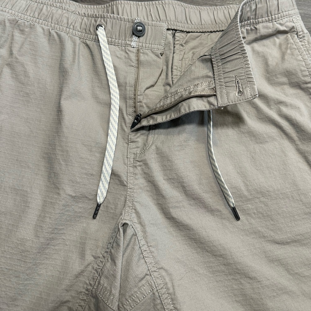 Vuori Ripstop Shorts Mens Large V370 8” Inseam Hiking 36x8 Beige Pockets - Picture 8 of 8